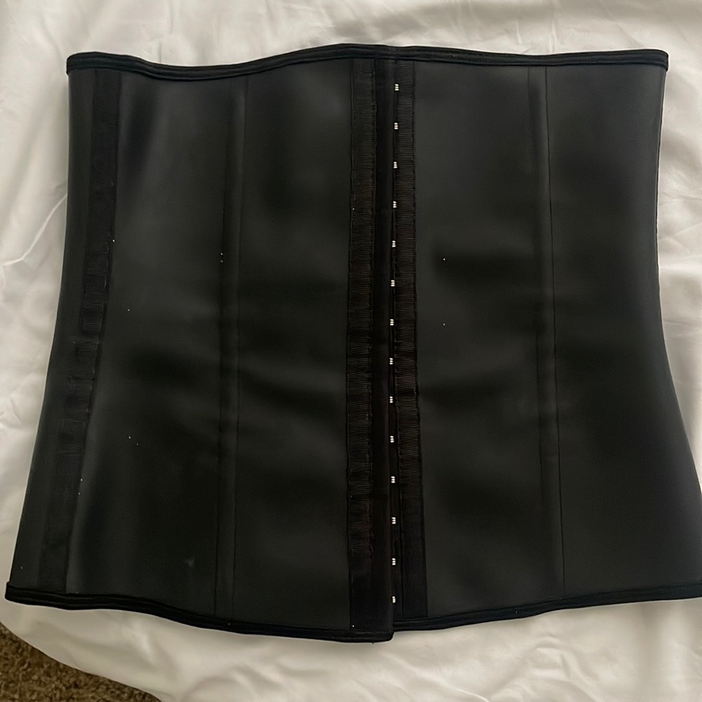 Size small waist trainer